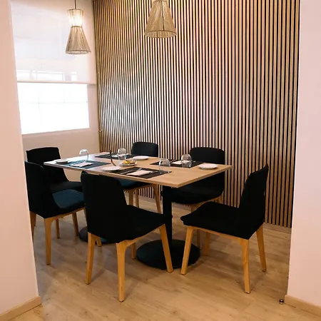 Hospedium Triana 3*