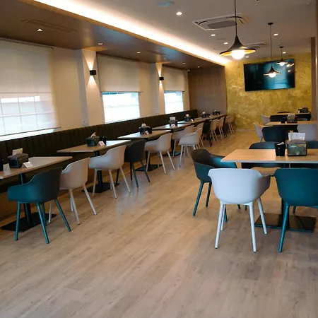 Hospedium Triana Hotel 3*