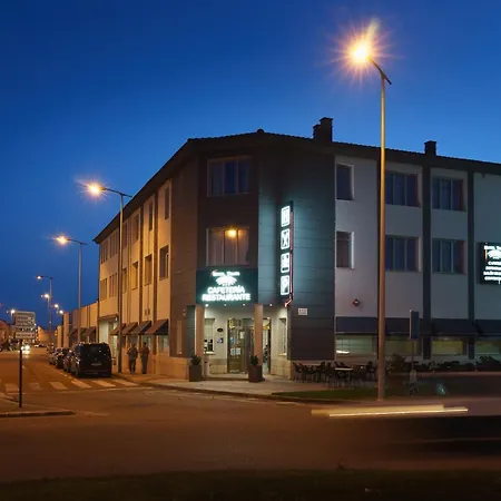 Hospedium Triana Hotel