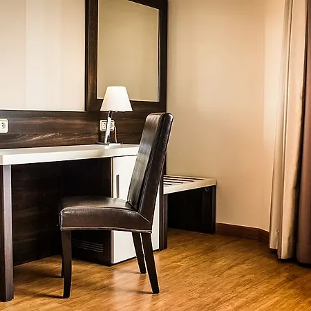 Hospedium Triana Hotel