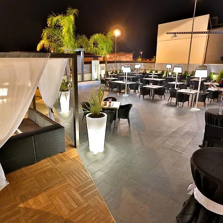 Hospedium Triana 3*