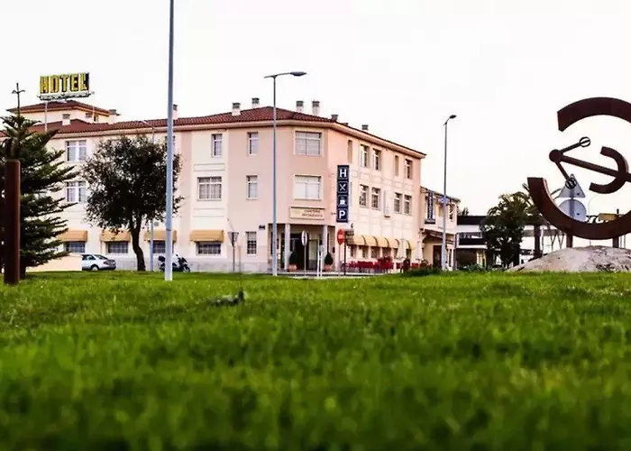 Hospedium Triana Hotel