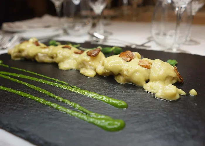 Hospedium Triana Hotel