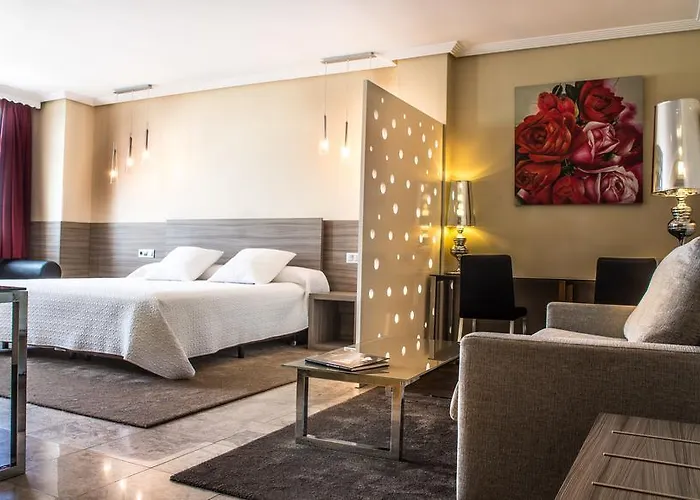 Hospedium Triana Hotel