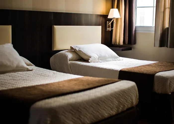 Hospedium Triana Hotel