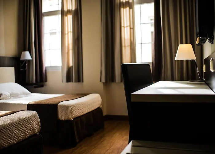 Hospedium Triana Hotel